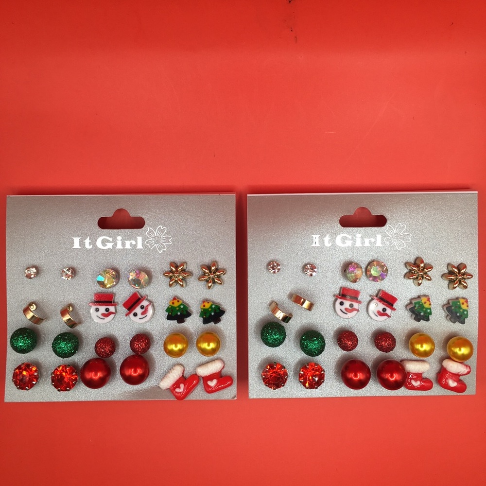 It Girl Christmas earrings (2 sets)